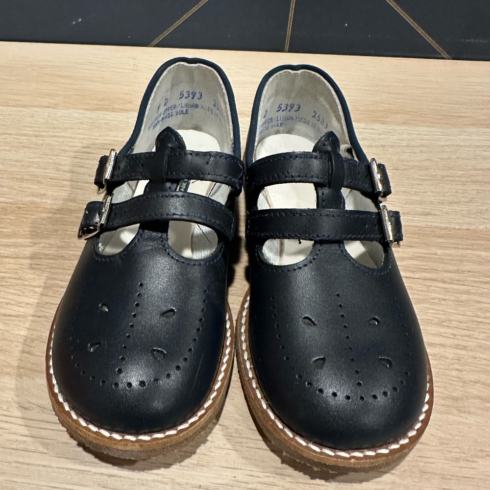 CLASSIC Amilio Navy Leather T-strap Shoes for KIDS Size 9 D - NWOT